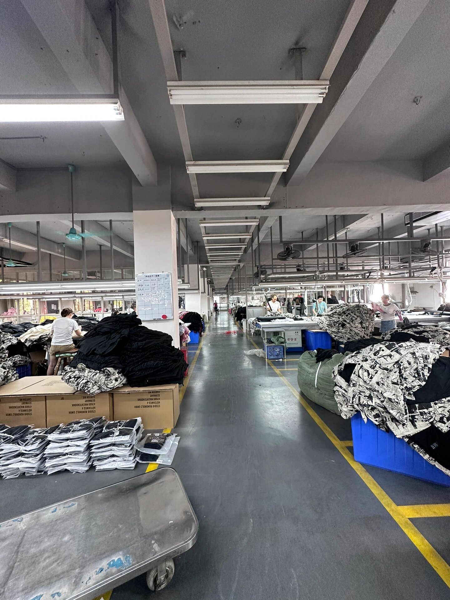 服裝工廠實拍 從源頭定制，100件起訂助力零售創業